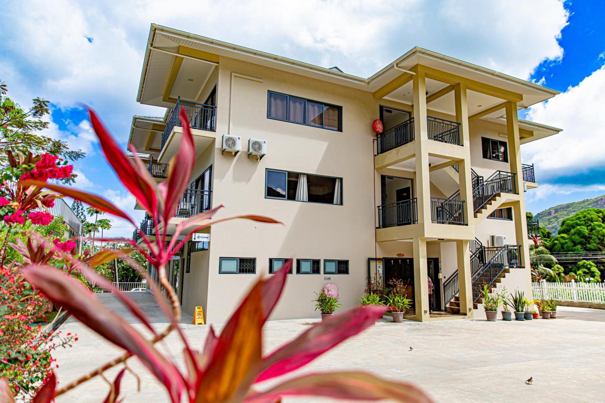 B Holiday Apartments Beau Vallon  Exterior photo